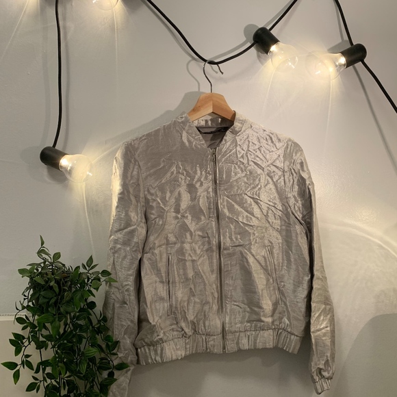 Silver Bomber - Picture 1 of 1